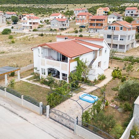 Apartment Larisa Gornji Karin Bagian luar foto