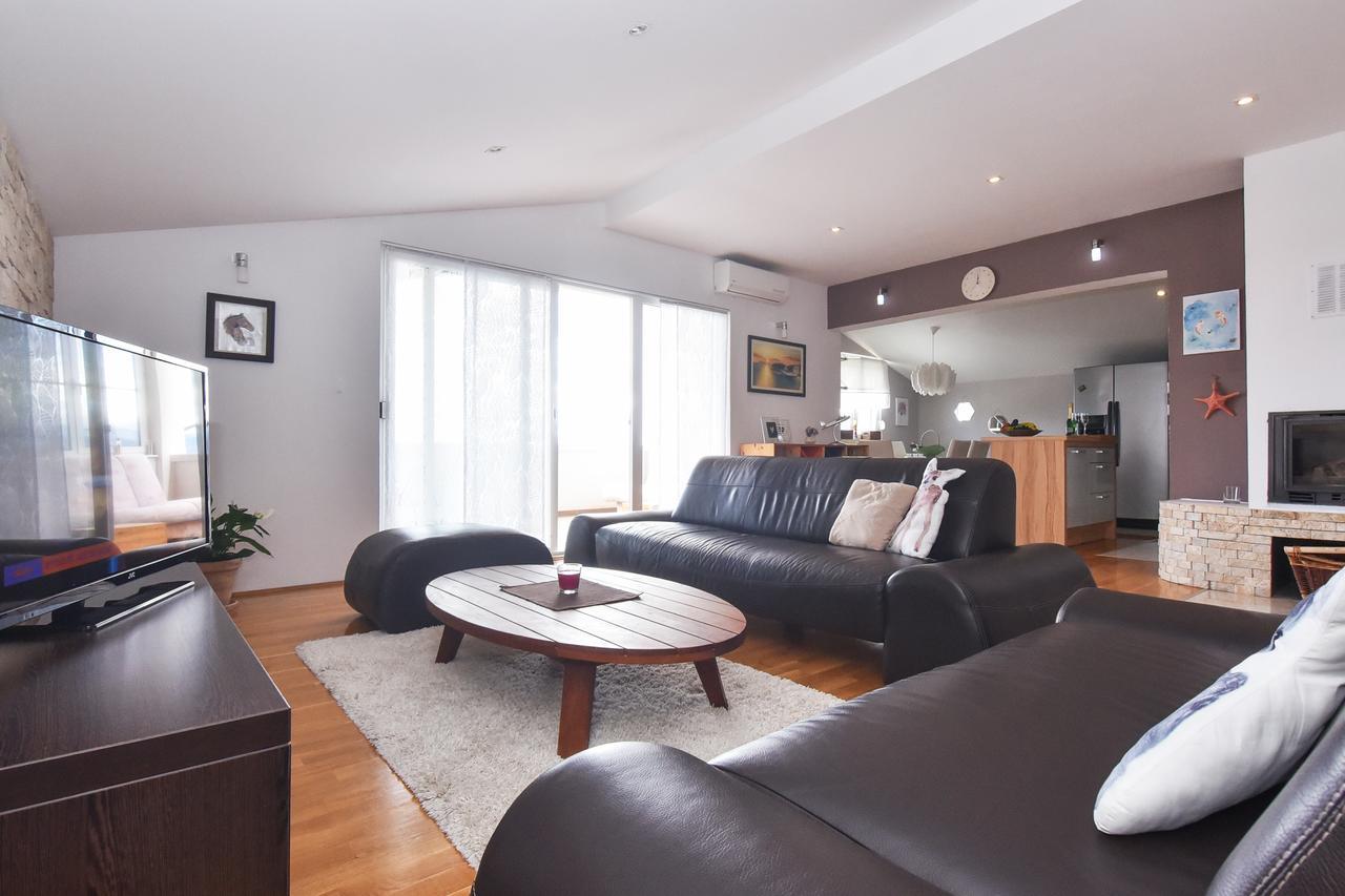 Apartment Larisa Gornji Karin Bagian luar foto