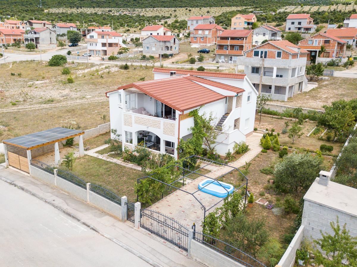 Apartment Larisa Gornji Karin Bagian luar foto