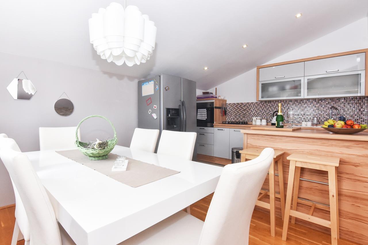 Apartment Larisa Gornji Karin Bagian luar foto