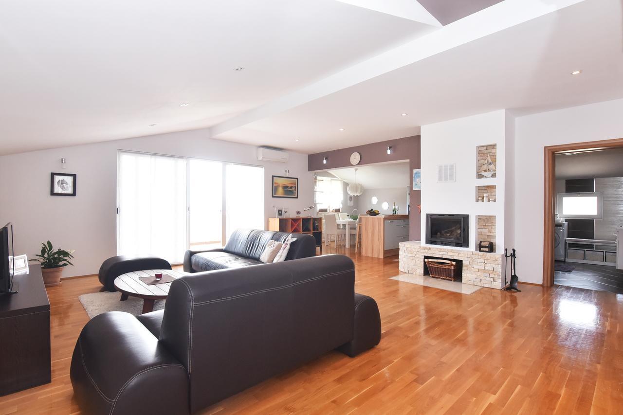 Apartment Larisa Gornji Karin Bagian luar foto